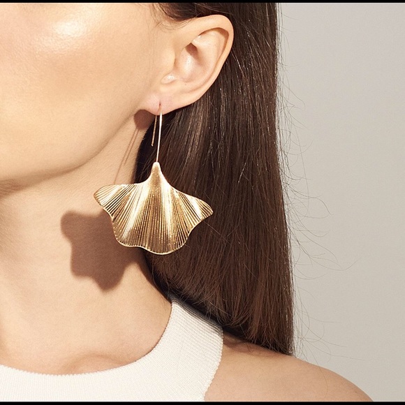 Zara Jewelry - New Gold Sea Shelf Earrings